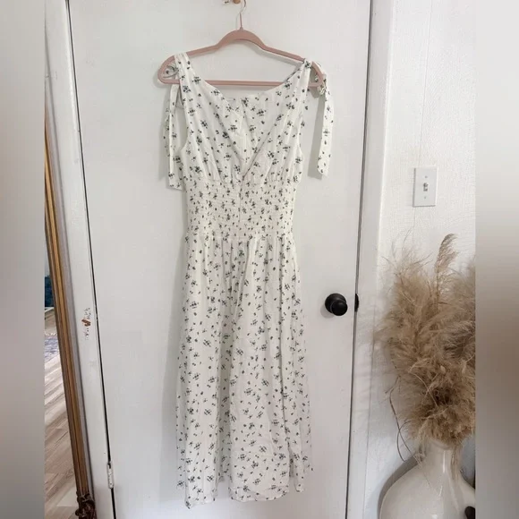 NWT Petal + Pup Leticia White/BlueFloral Tie-Shoulder Smocked Midi Dress size M - Picture 4 of 8